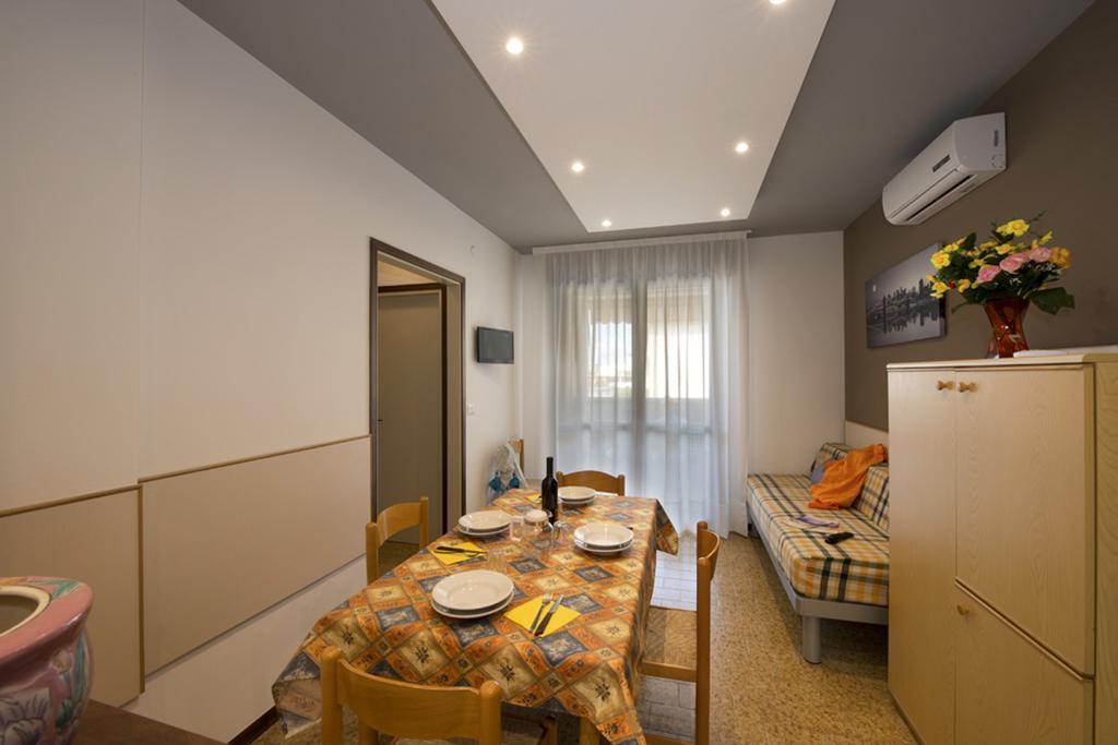 Residence G. Verdi Bibione Zimmer foto